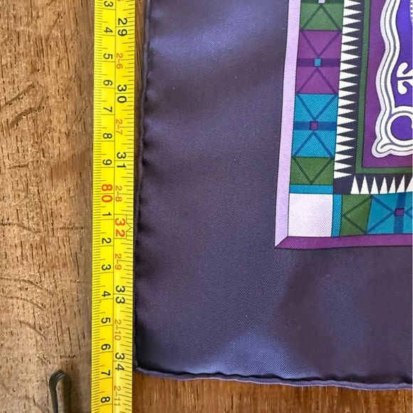 LNWT: Hermes 90 Silk Scarf with box and tag - Picture 15 of 16